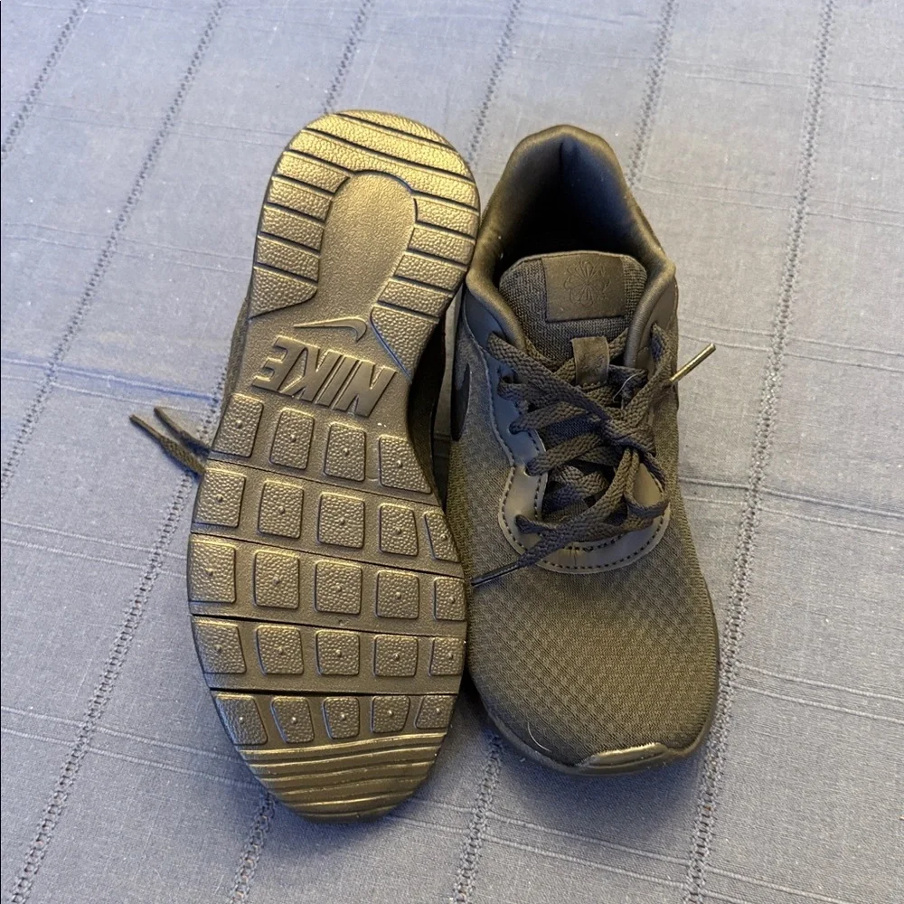 Nike Kid’s Black Running Shoes NWOT